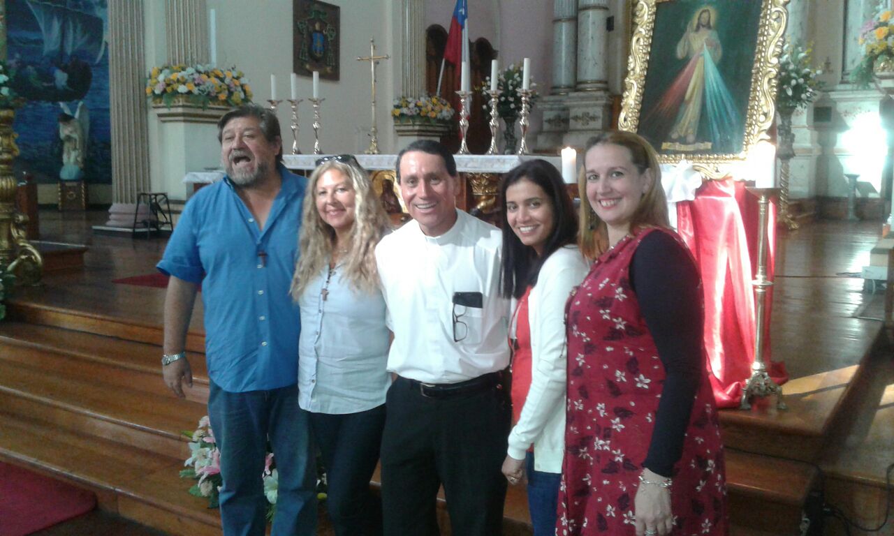 Participando en el Coro De Catedral de Iquique en Celebracion de Divina Misericordia 